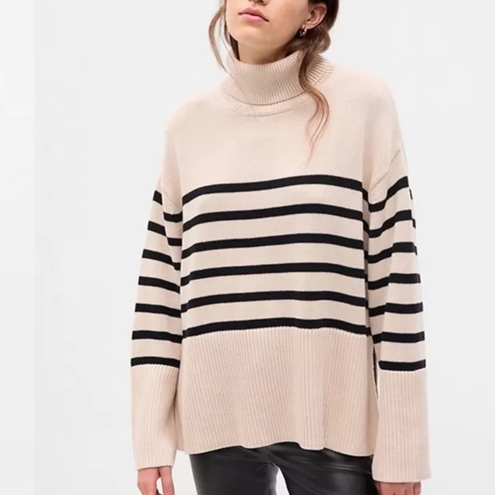 Gap 24/7 Split-Hem Turtleneck Sweater
